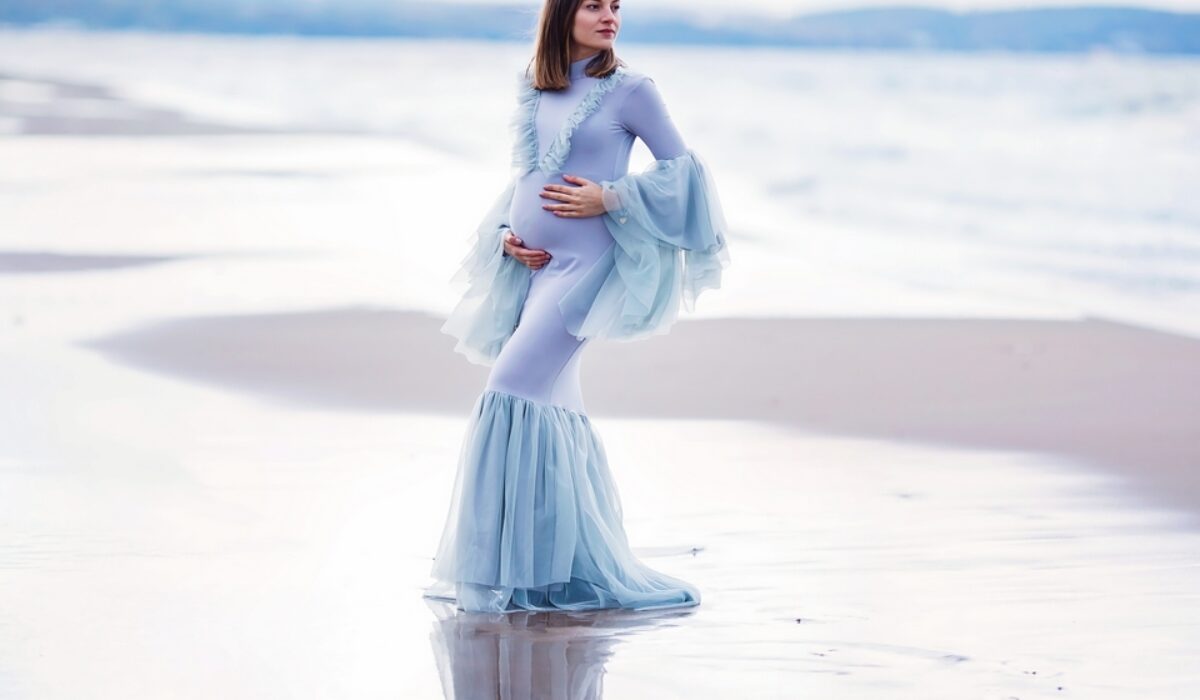 Marta sesja ciążowa na plaży i w lesie
