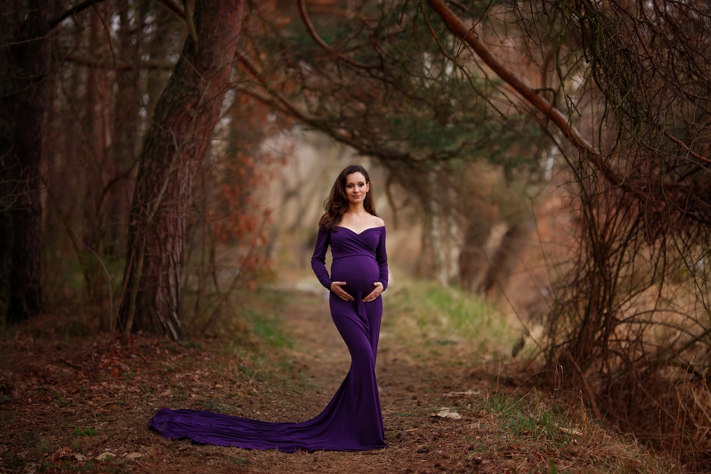 Natalia sesja ciążowa plenerowa w lesie